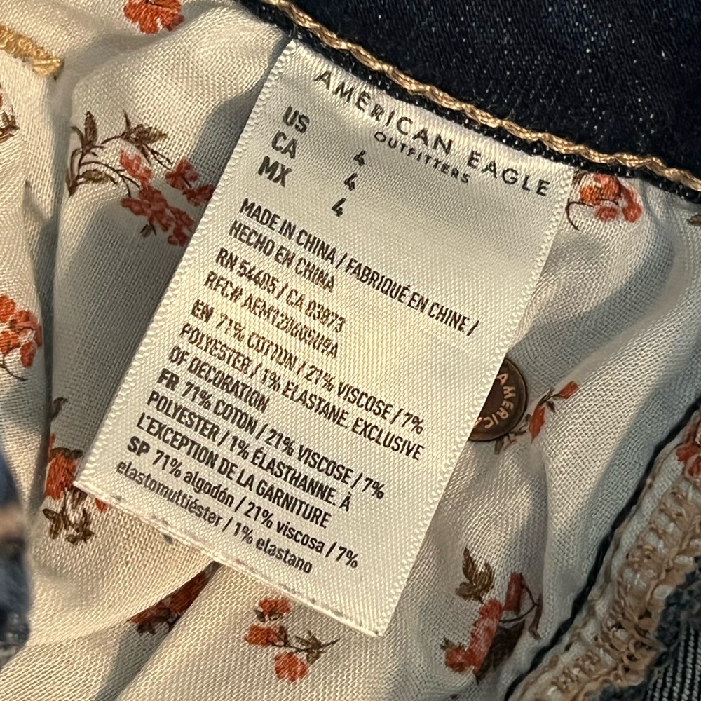 American Eagle size 4 h rise short